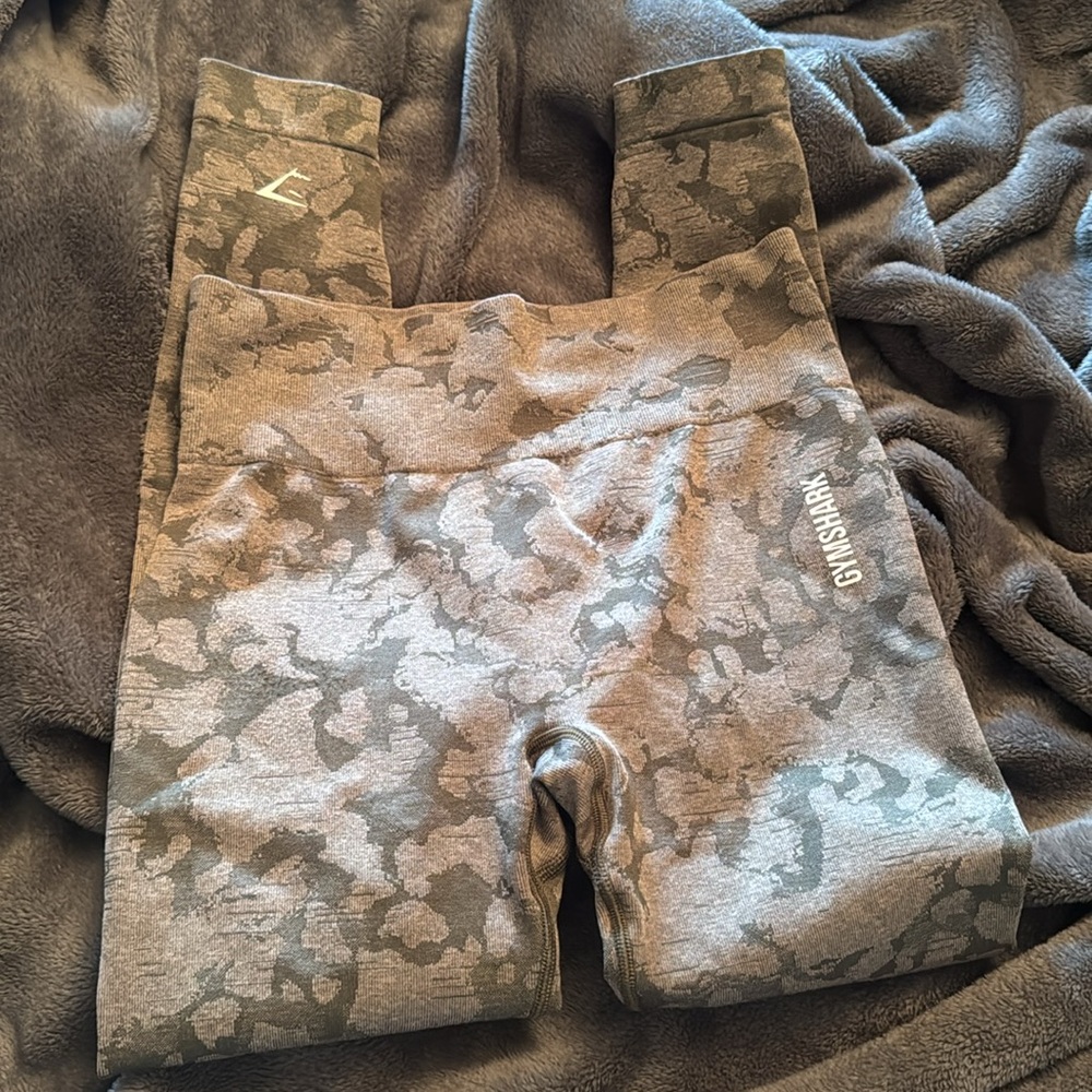 Gymshark Green Camo Leggings - Picture 3 of 6